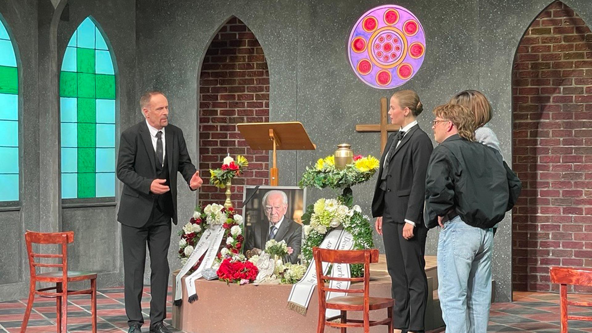 Trauer mit Genderstern? "Kolle witte Mann" auf der Reuter-Bühne