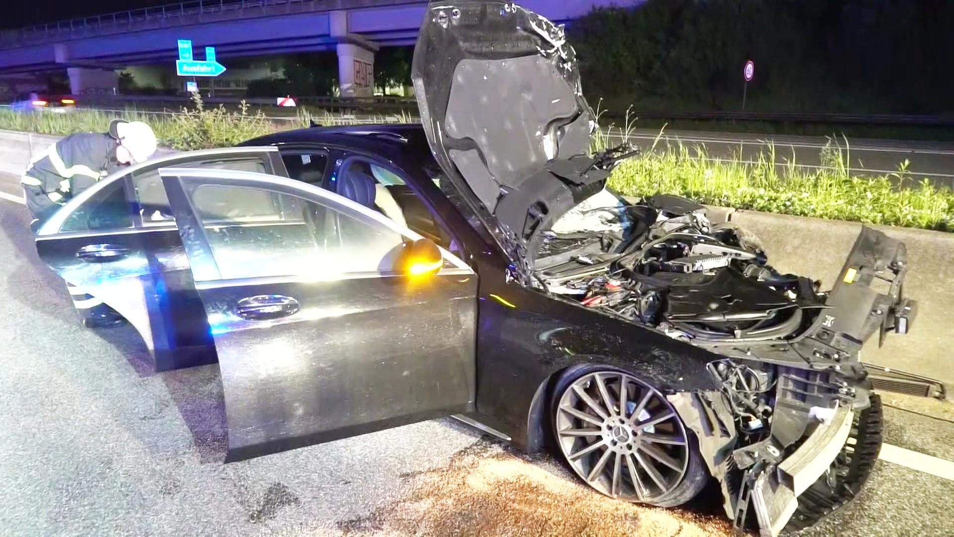 Hamburg: Sieben Verletzte bei Unfall auf A1 – Fahrer flieht