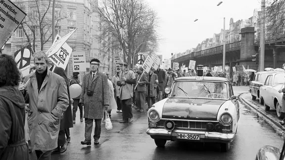 60er-Jahre: Sturmflut, Proteste, Vertreibung | ndr.de