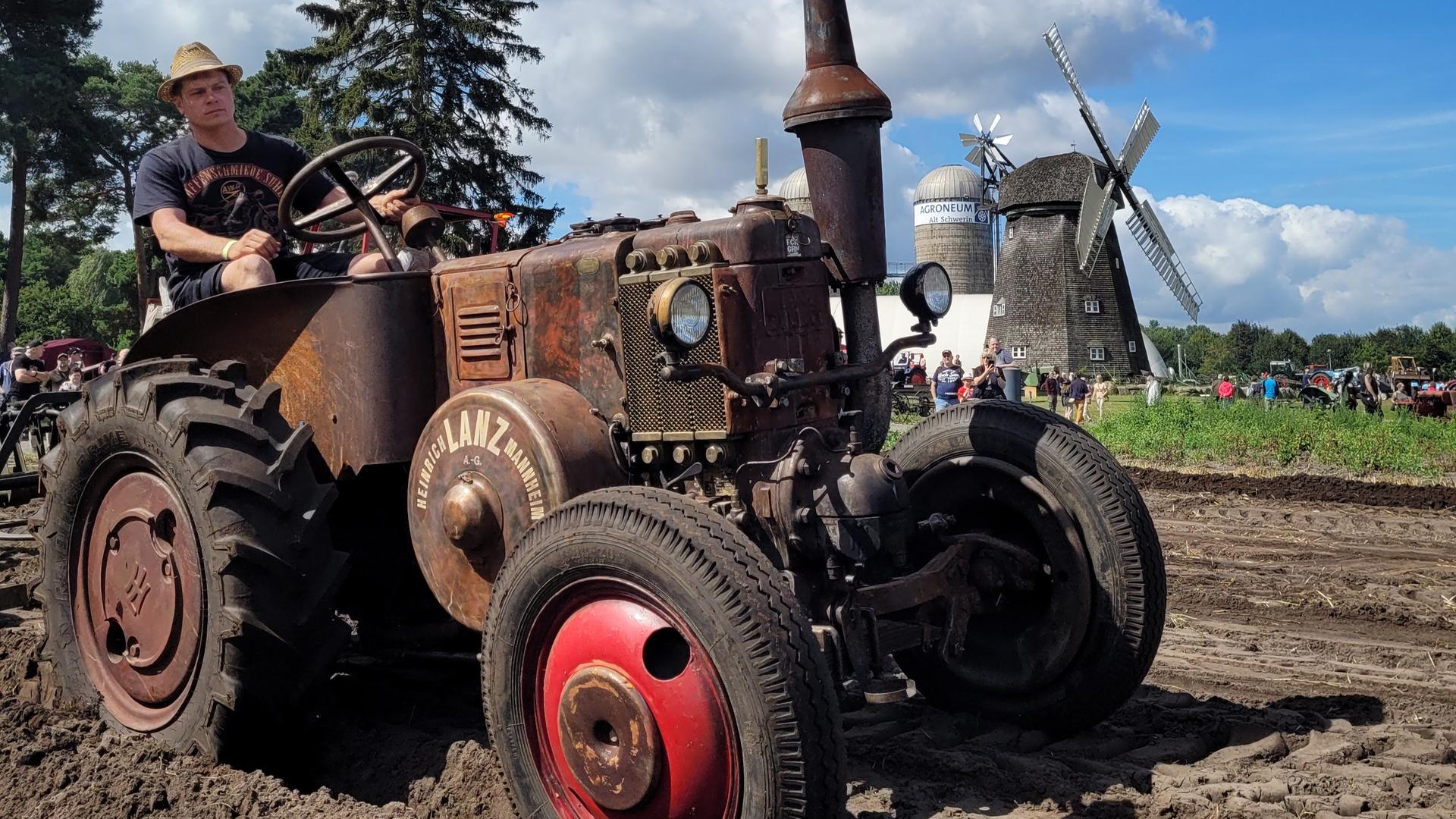 Alt Schwerin: Oldtimer und Traktoren treffen sich zum 30. Mal