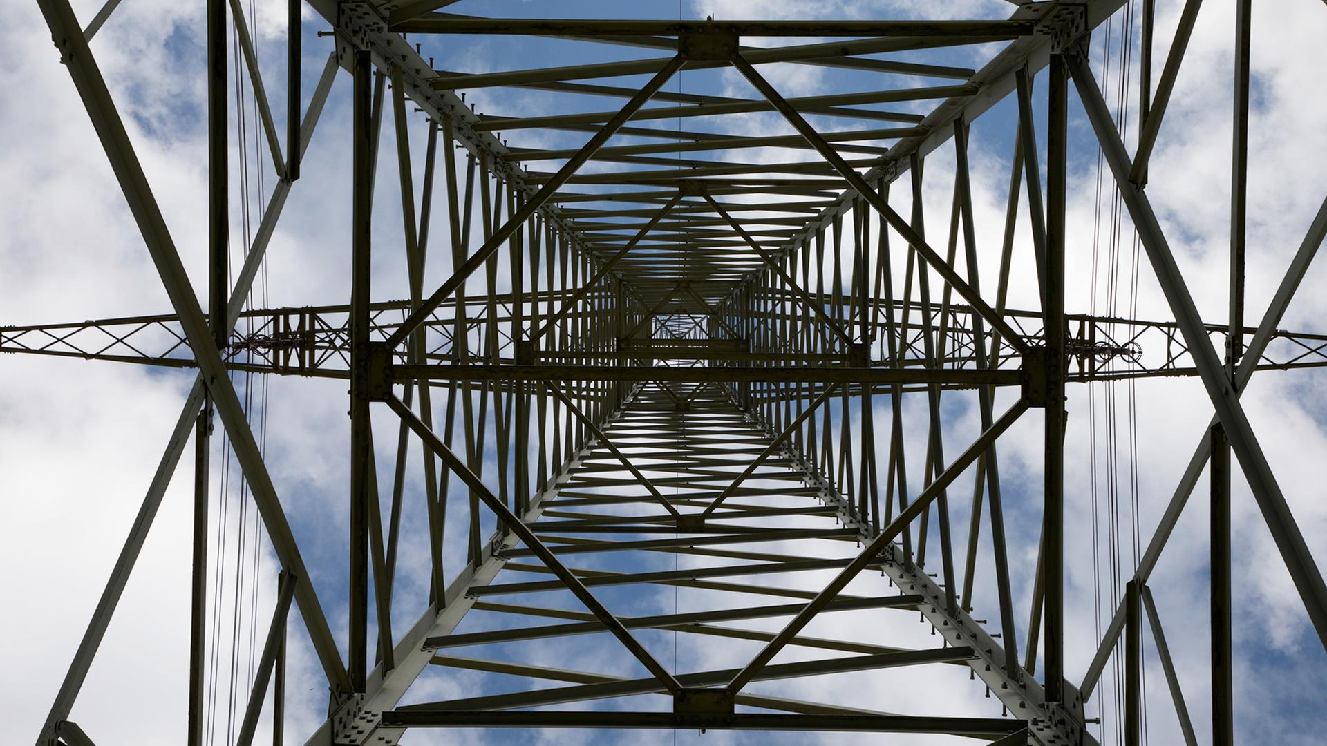 Feuerwehr und Stadtwerke im Einsatz nach Stromausfall in Salzhemmendorf und Coppenbrügge. | NDR, Uwe Day