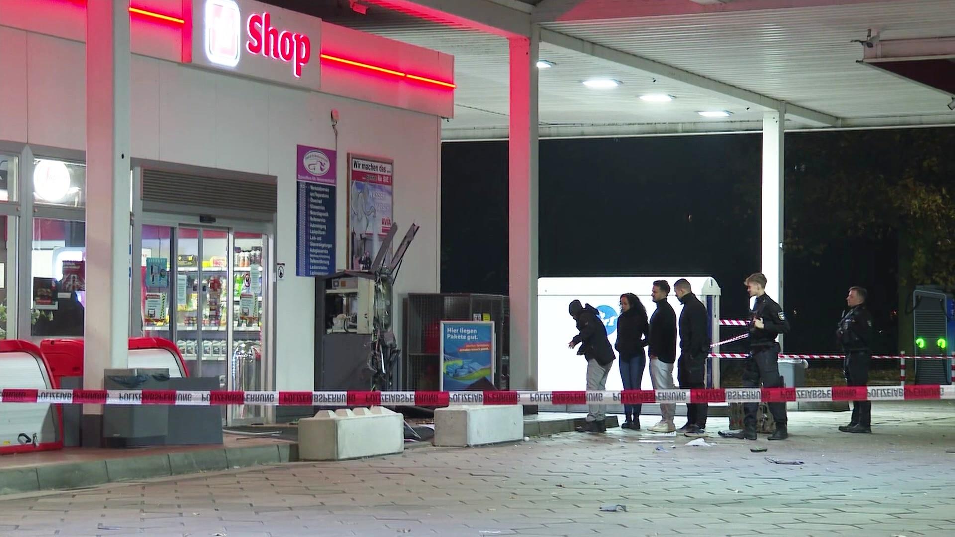 Rostock: Unbekannte sprengen Geldautomaten