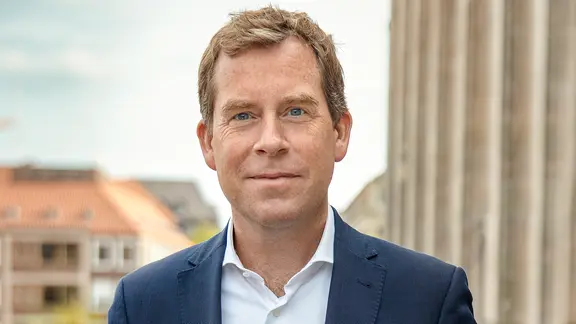 Porträtfoto des Kieler Oberbürgermeisters Ulf Kampfer (SPD).