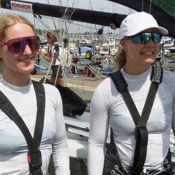 Die erfolgreichen Nachwuchs-Seglerinnen Anna Barth und Emma Kohlhoff.