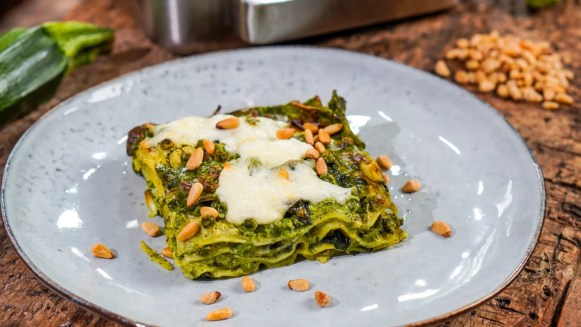 Grüne Lasagne mit Gemüse und Mozzarella