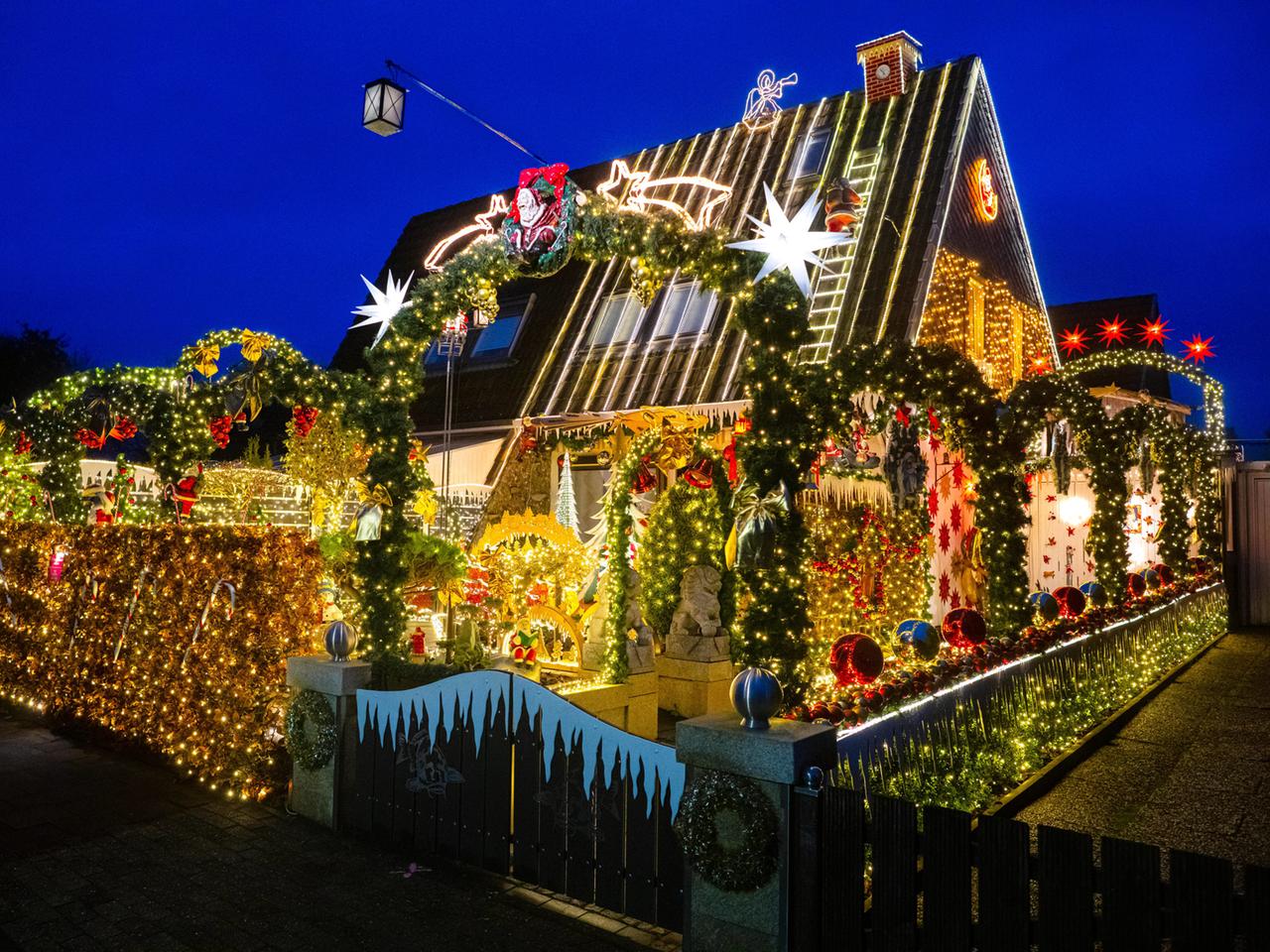 Delmenhorst: Weihnachtshaus der Familie Borchart leuchtet