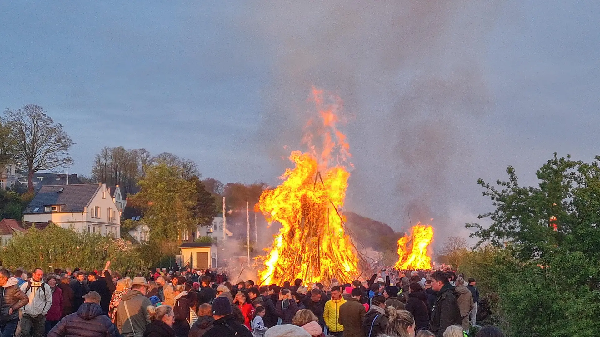 Osterfeuer 2026 in Hamburg: Wann und wo brennen sie?