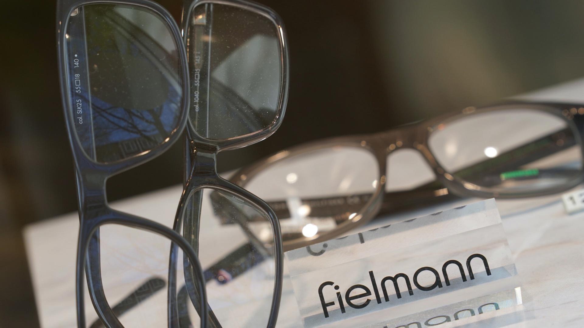 Hamburger Optikerkette Fielmann wächst und investiert