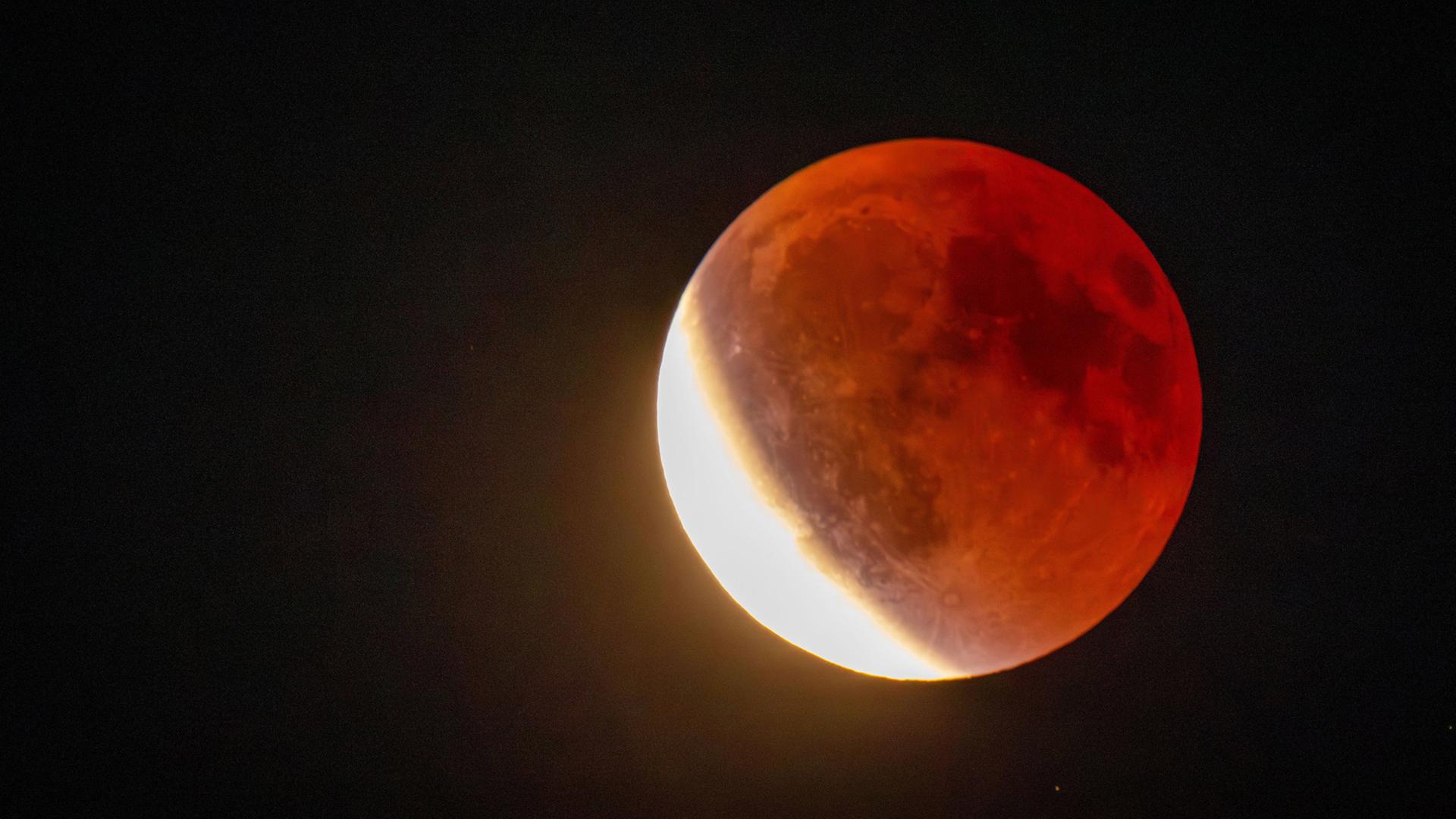 Mondfinsternis mit „Blutmond“ über Norddeutschland