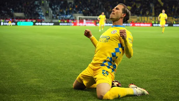 Braunschweigs Lino Tempelmann bejubelt seinen Treffer