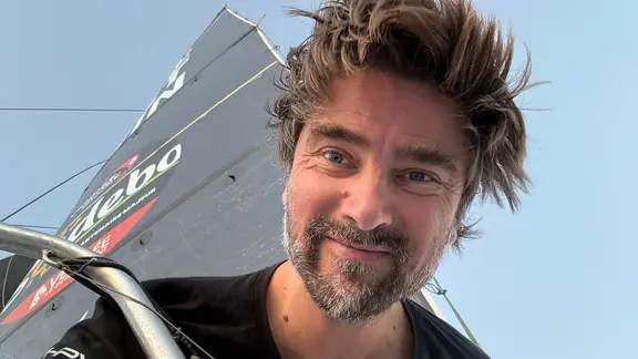 Boris Herrmann an Bord seiner Imoca-Yacht bei der Vendée Globe