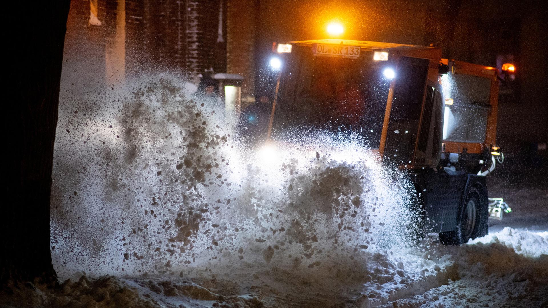 Sturmtief "Elli": Schneefälle ziehen ab - Glättegefahr auf Straßen im Norden