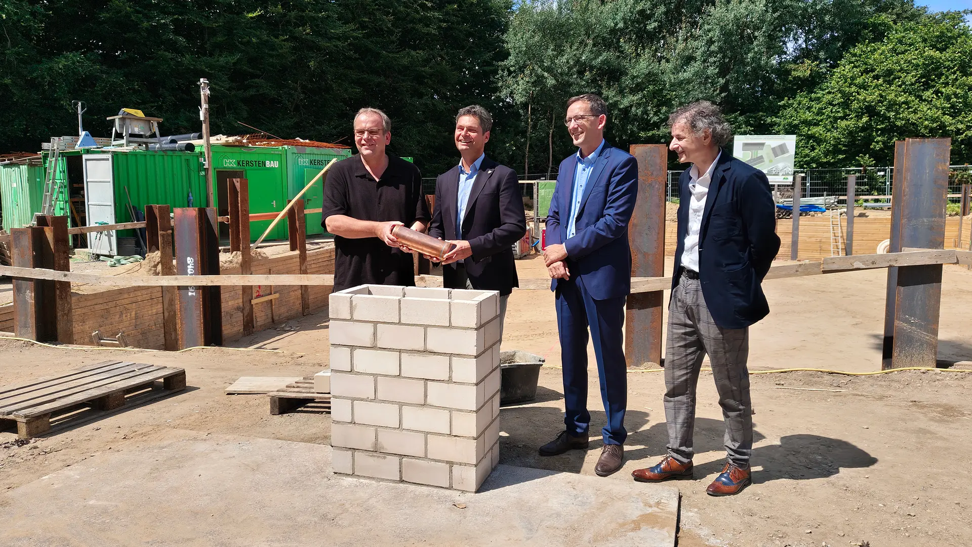 Flensburg: Grundstein für neues Azubi-Wohnheim gelegt
