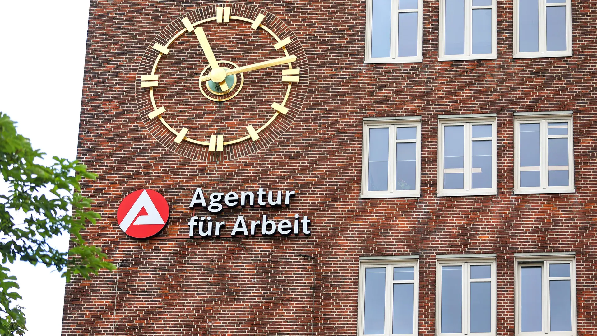 Arbeitsmarkt im Norden: Die Frühjahrsbelebung hilft etwas
