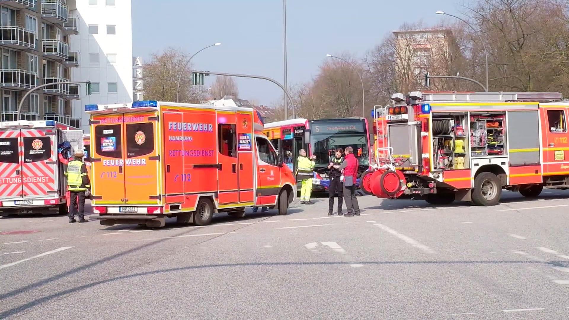 Hamburg: 13 Verletzte bei Bus-Unfall am Schlump