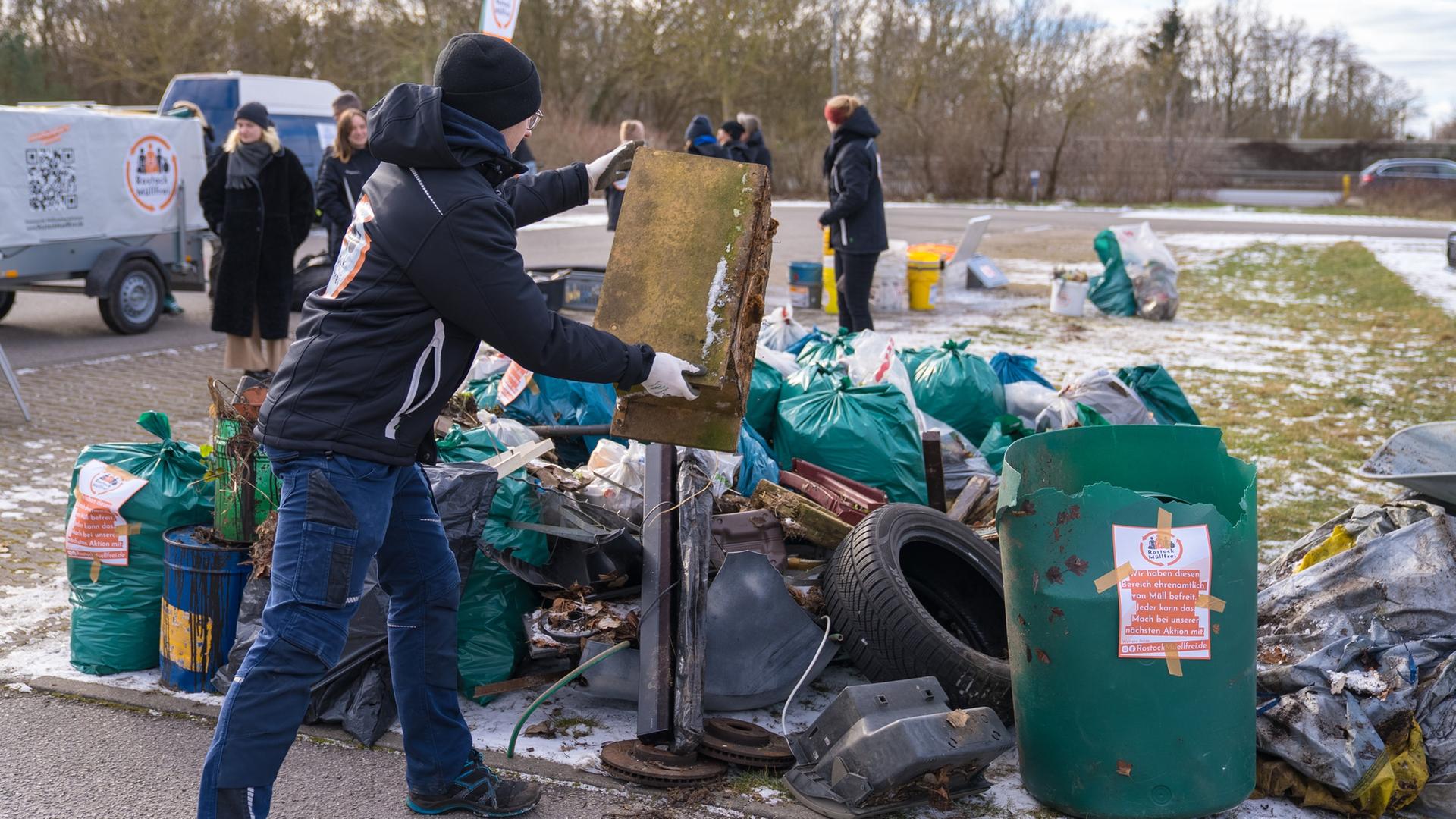 "Rostock Müllfrei" sammelt fast fünf Tonnen Abfall