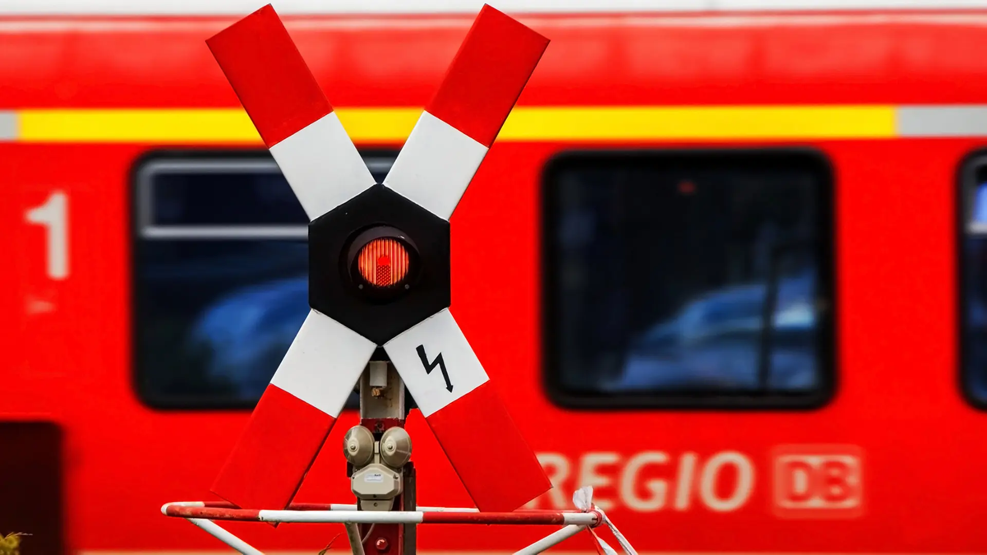 Tödlicher Unfall bei Barth: Zug erfasst 63-jährigen Radfahrer