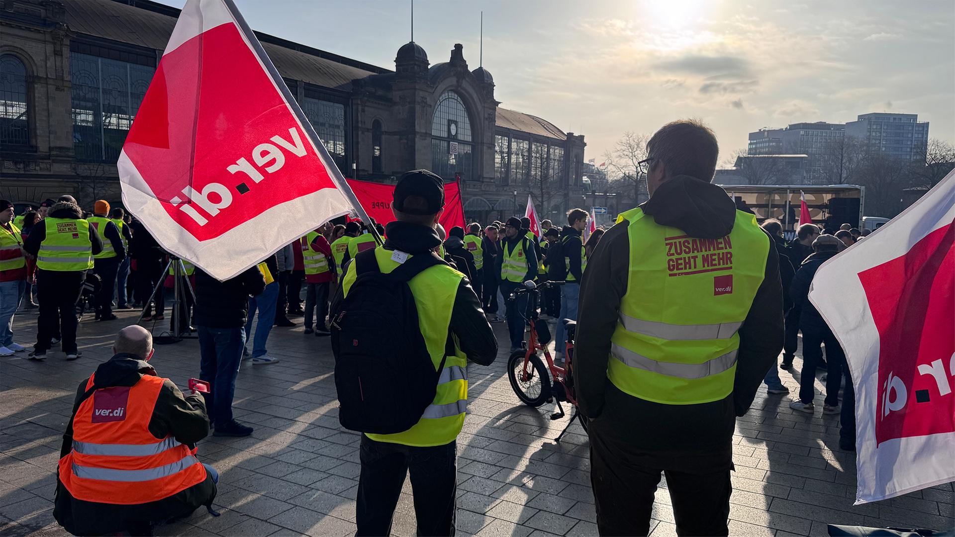 Warnstreik: U-Bahnen und fast alle Busse fallen weiter aus