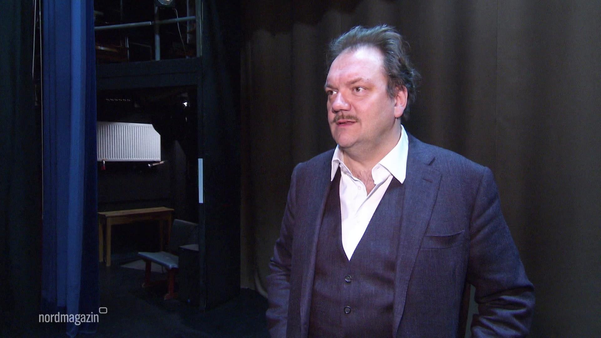 Charly Hübner im Güstrower Theater  | Screenshot