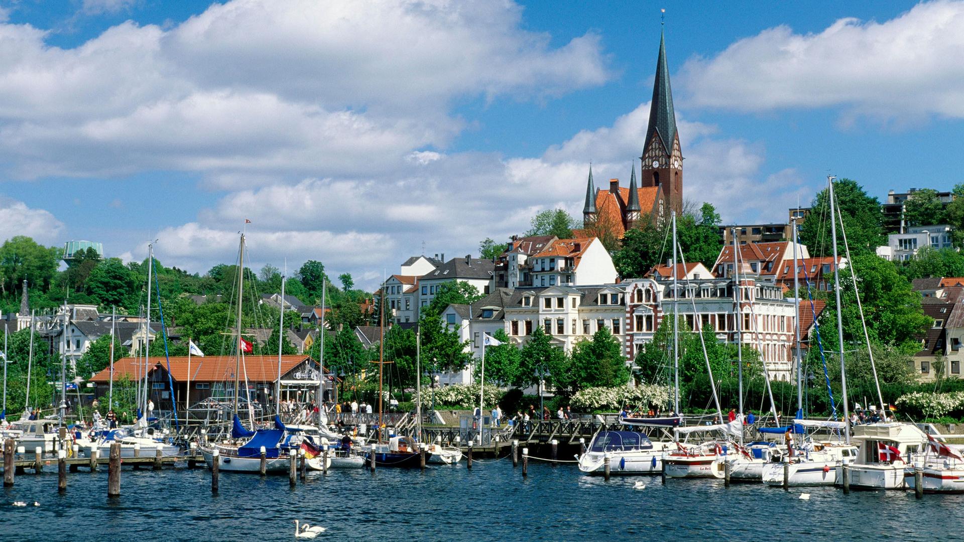 Start der Bootssaison: In den Yachthäfen gibt es viel zu tun