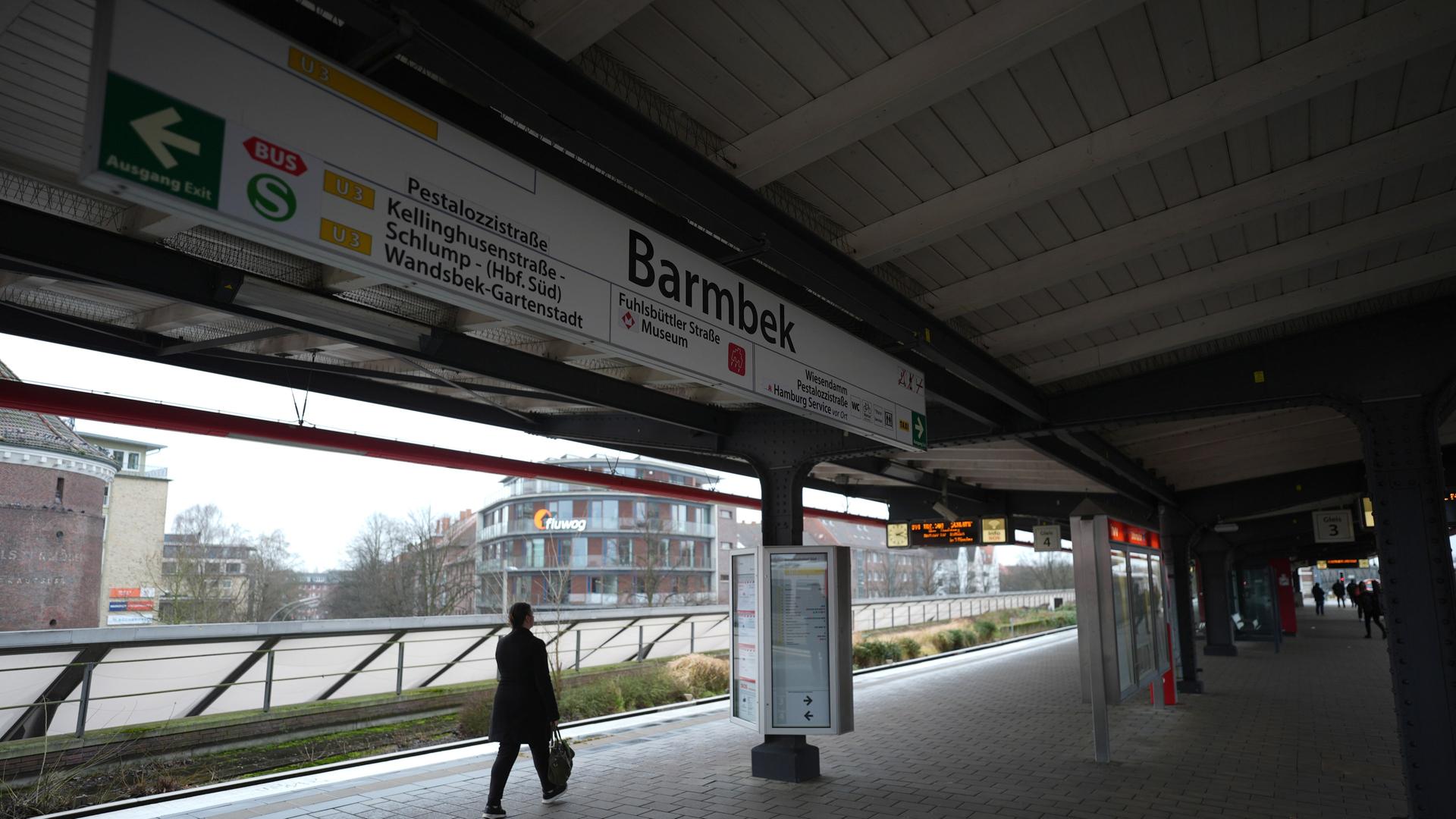 Blick auf den Bahnsteig der U-Bahnstation Barmbek. | picture alliance/dpa | Marcus Brandt