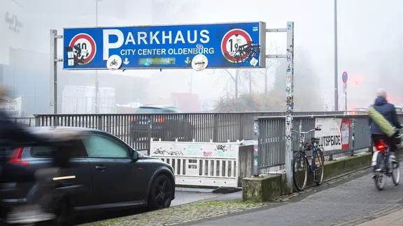 Die Tiefgarage in der Oldenburger Innenstadt ist seit 2019 für den öffentlichen Parkplatzverkehr gesperrt. | imago, Henricus Lüschen Die Tiefgarage in der Oldenburger Innenstadt ist seit 2019 für den öffentlichen Parkplatzverkehr gesperrt.