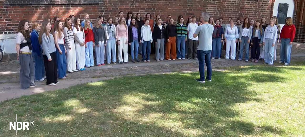 Mädchenchor Hannover steht auf der Bühne | NDR.de Mädchenchor Hannover steht auf der Bühne