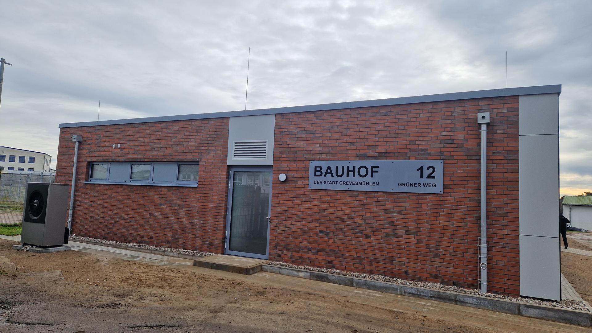 Grevesmühlen: Sozialgebäude für Bauhof-Mitarbeiter eingeweiht