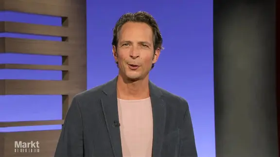 Jo Hiller moderiert Markt.