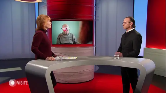 Moderatorin Vera Cordes im Studiogespräch mit Dr. Salvatore Grisanti.