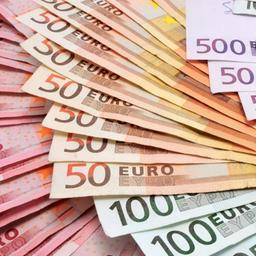 Euroscheine und Münzen