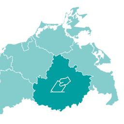 Die Umrisse des Landes Mecklenburg-Vorpommern, darin farblich hervorgehoben Symbole, die das Thema Wahl verdeutlichen.