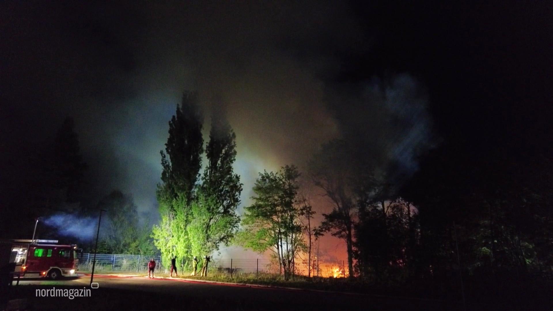 Großbrand in Schwerin: Lagerhalle am alten Güterbahnhof zerstört