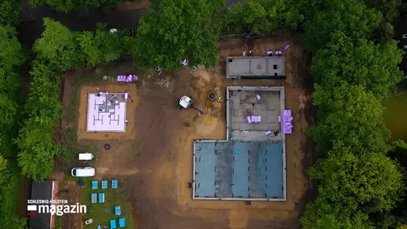EIne Baustelle für ein Schwimmbad