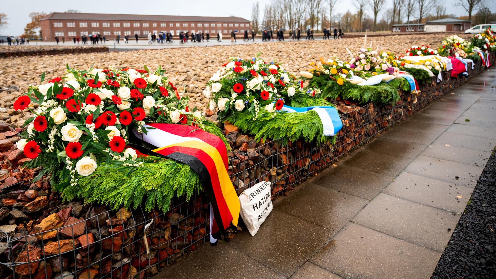 Volkstrauertag: Hamburg gedenkt der Opfer von Krieg und Gewalt Volkstrauertag: Hamburg gedenkt der Opfer von Krieg und Gewalt