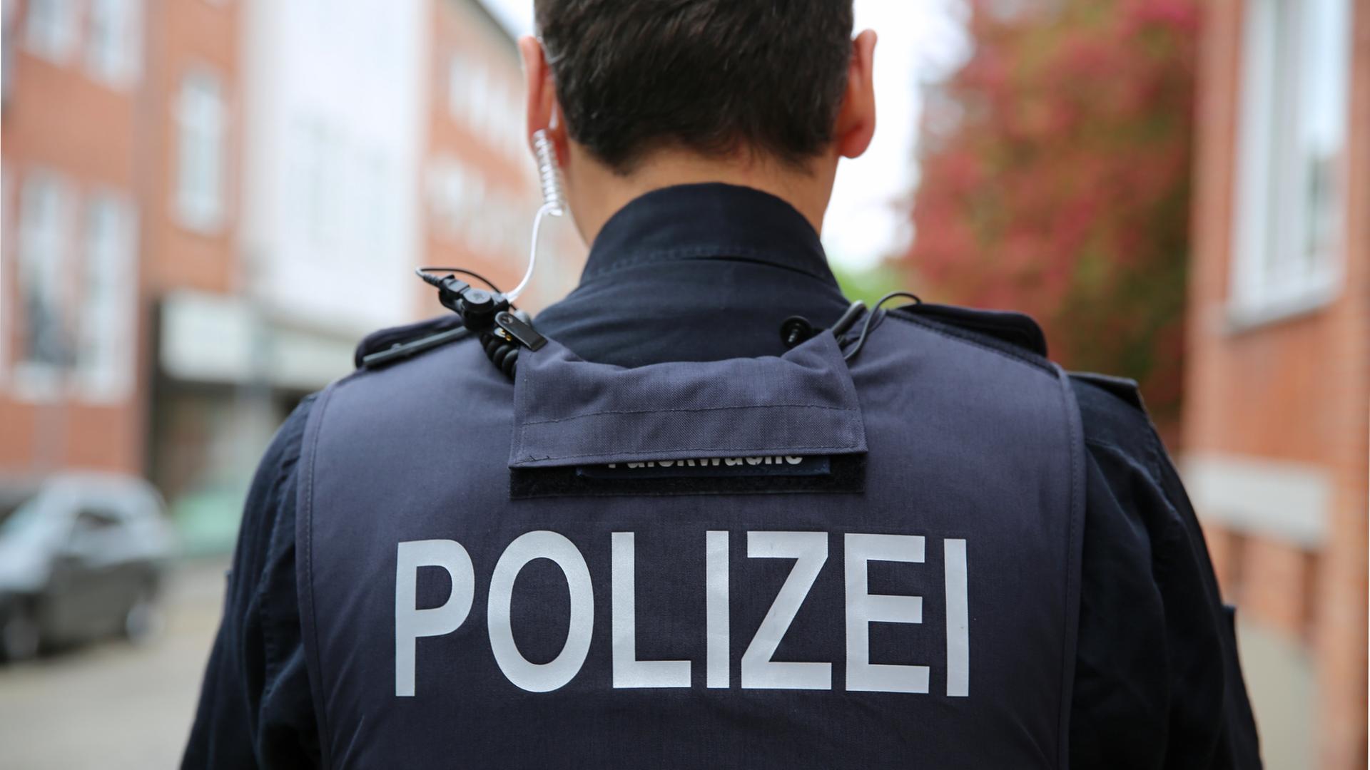 Überwachungskamera filmt Täter bei Einbrüchen in Kiel