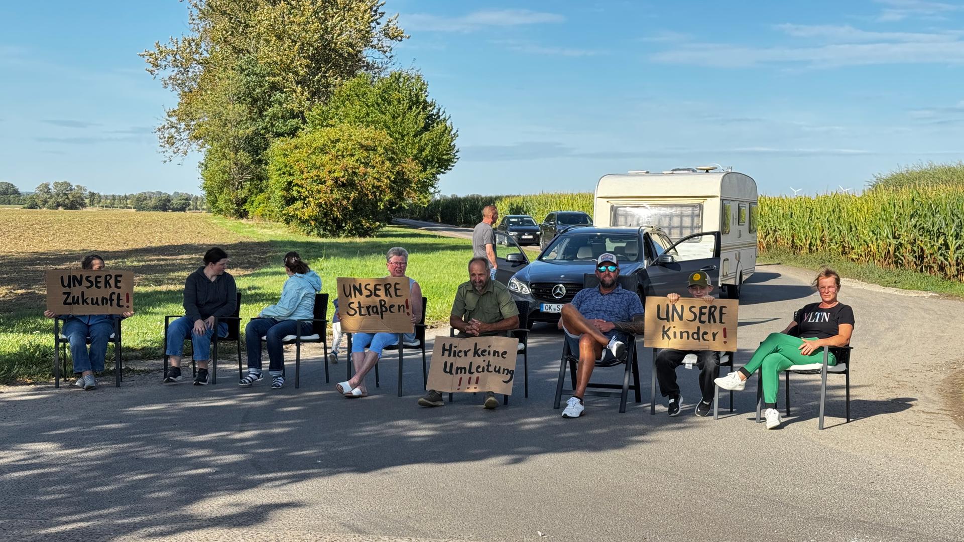 Sperrung der B109 bei Greifswald: Anwohner protestieren