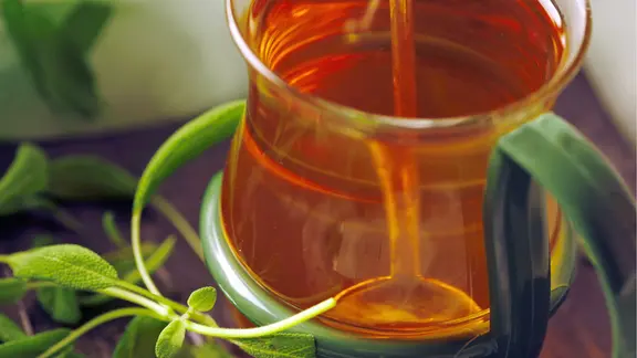 Kräutertee in einem Glas