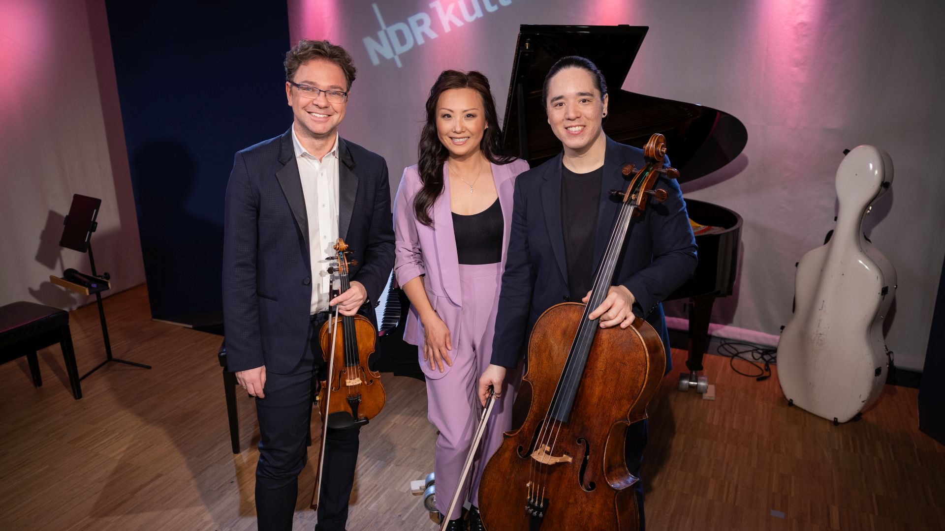 Tualetda gunajinning boshi Onamni eshak porno jinsiy aloqada sikdi