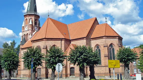 Die Kirche mit dem 50 Meter hohen Turm wurde 1872 eingeweiht. | NDR, Axel Franz Johanneskirche in Dömitz