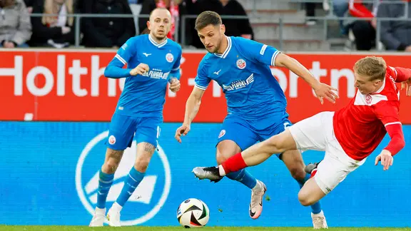Spielszene aus dem Spiel zwischen RW Essen und Hansa Rostock