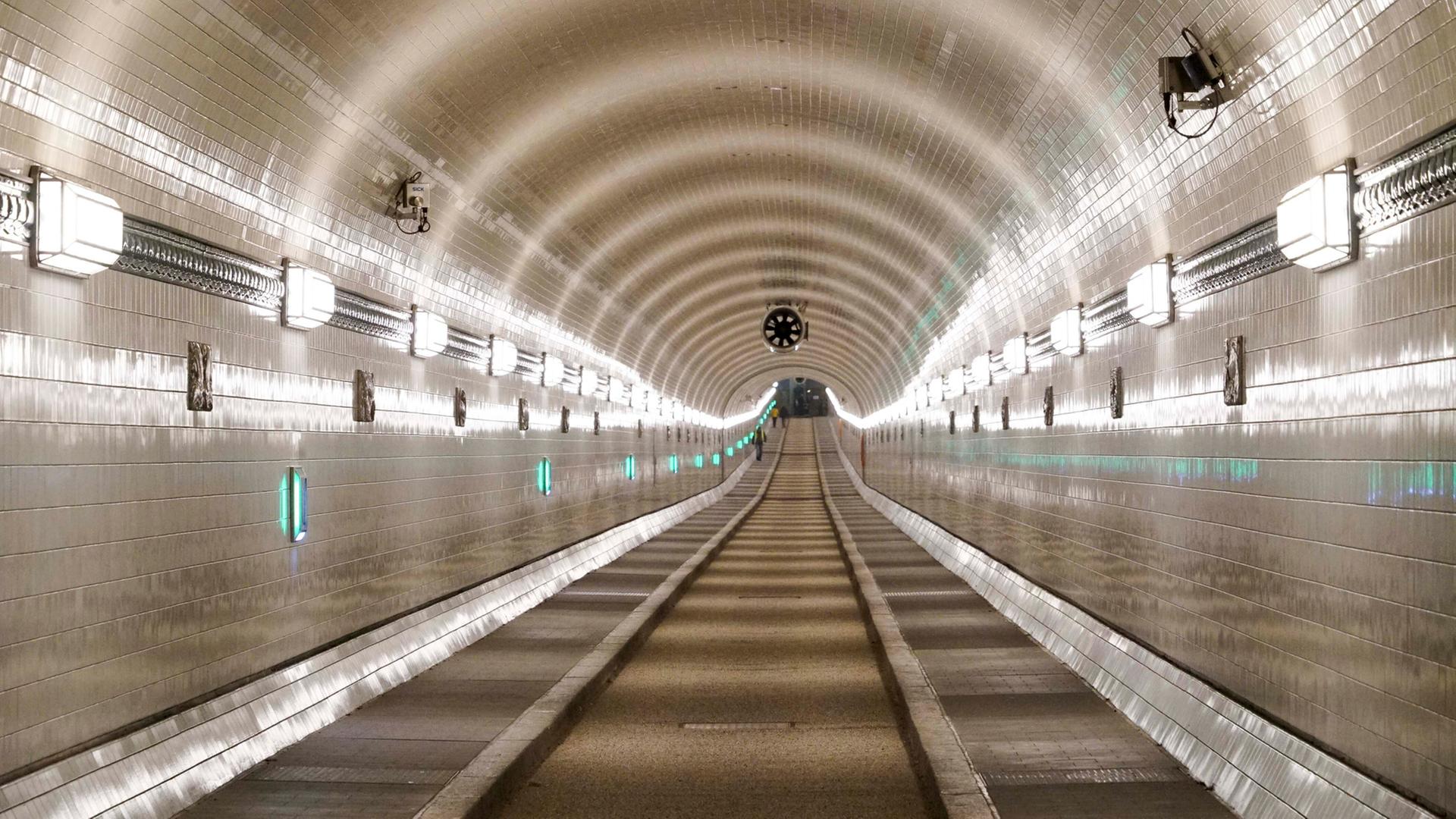 Alter Elbtunnel in Hamburg: Weströhre öffnet wieder