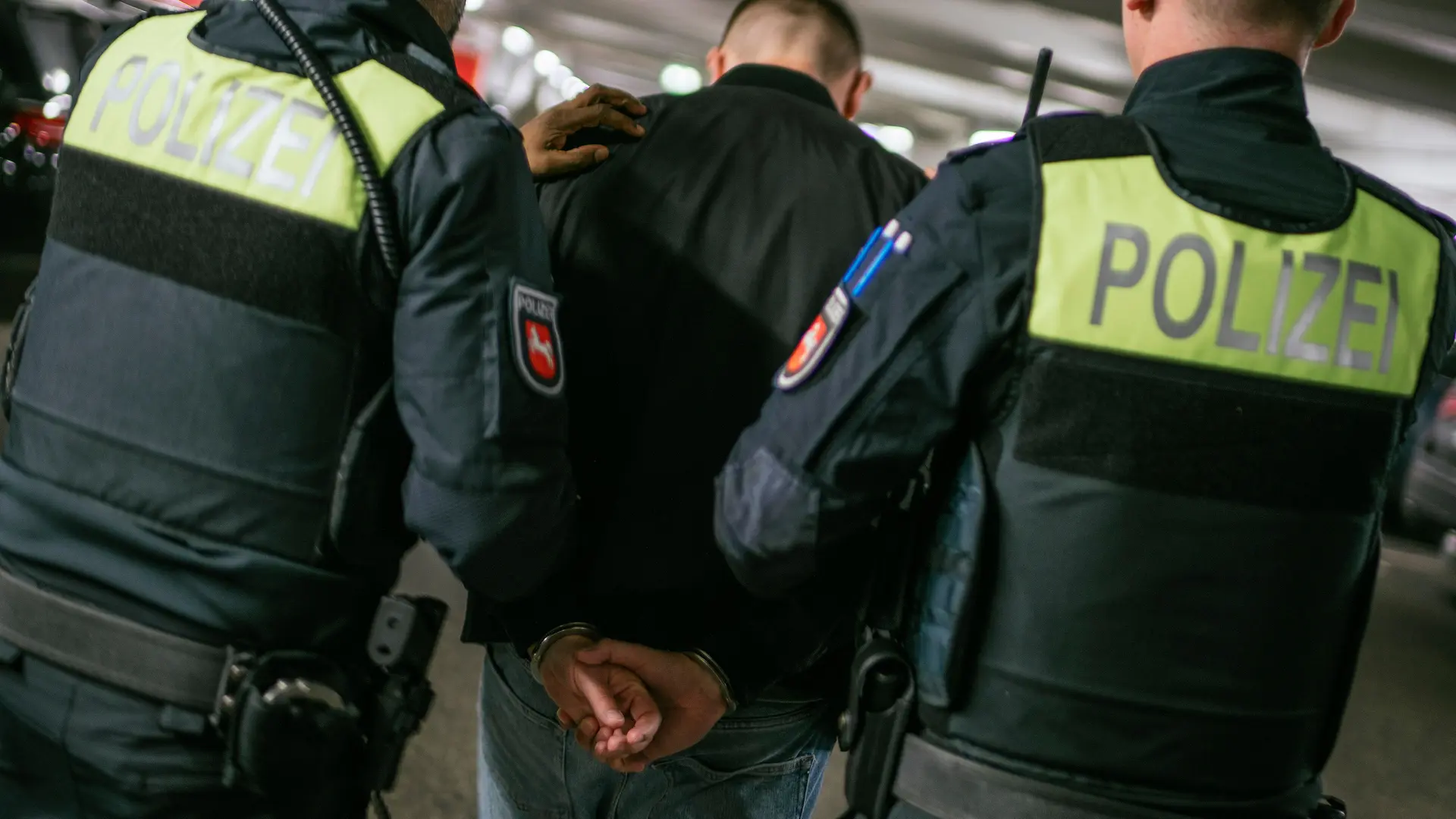 berfall Auf Tankstelle Polizei Fasst Verd chtigen In Hamburg Ndr de berfall-auf-tankstelle-polizei-fasst-verd-chtigen-in-hamburg-ndr-de