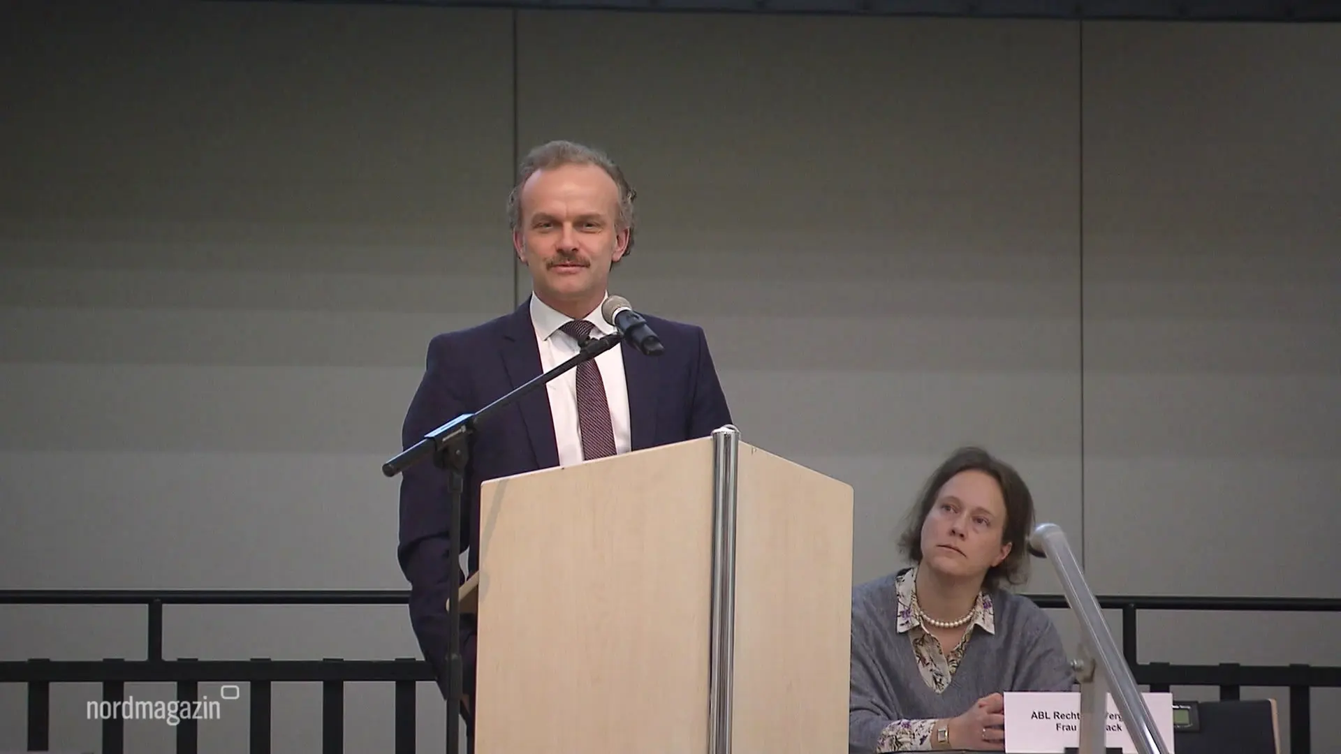 Jens Rott Neubrandenburg: Oberbürgermeister tritt zurück | ndr.de