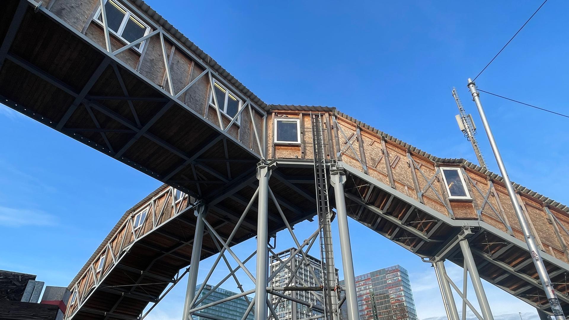 Hamburg: Provisorische Holztreppe am Berliner Tor bleibt bis 2028
