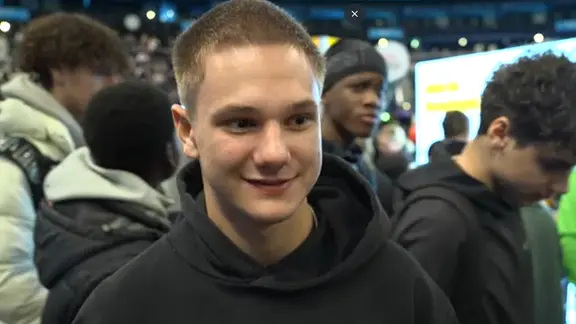Viel Geld verdienen – das wünschen sich viele der jungen Leute, darunter auch der 18-jährige Constantin. | NDR Constantin Tummescheit
