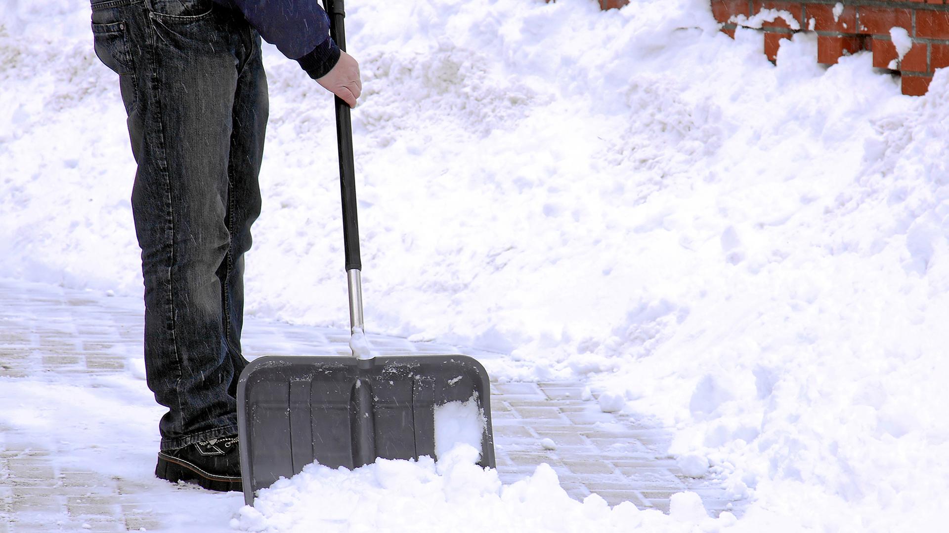Schnee und Eis auf Bürgersteigen: Räumpflicht oft nicht eingehalten