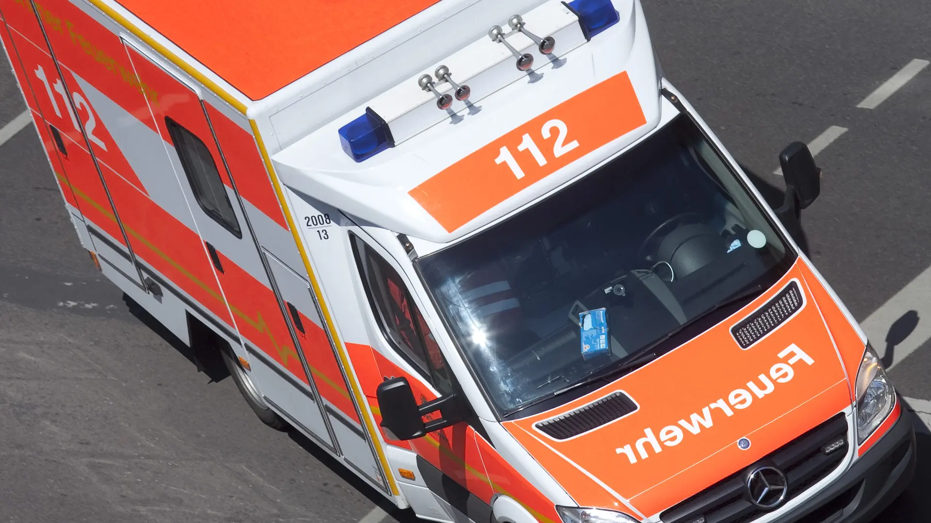 Lkw beim Abbiegen übersehen: Kleinwagen kollidiert mit Sattelzug | ndr.de