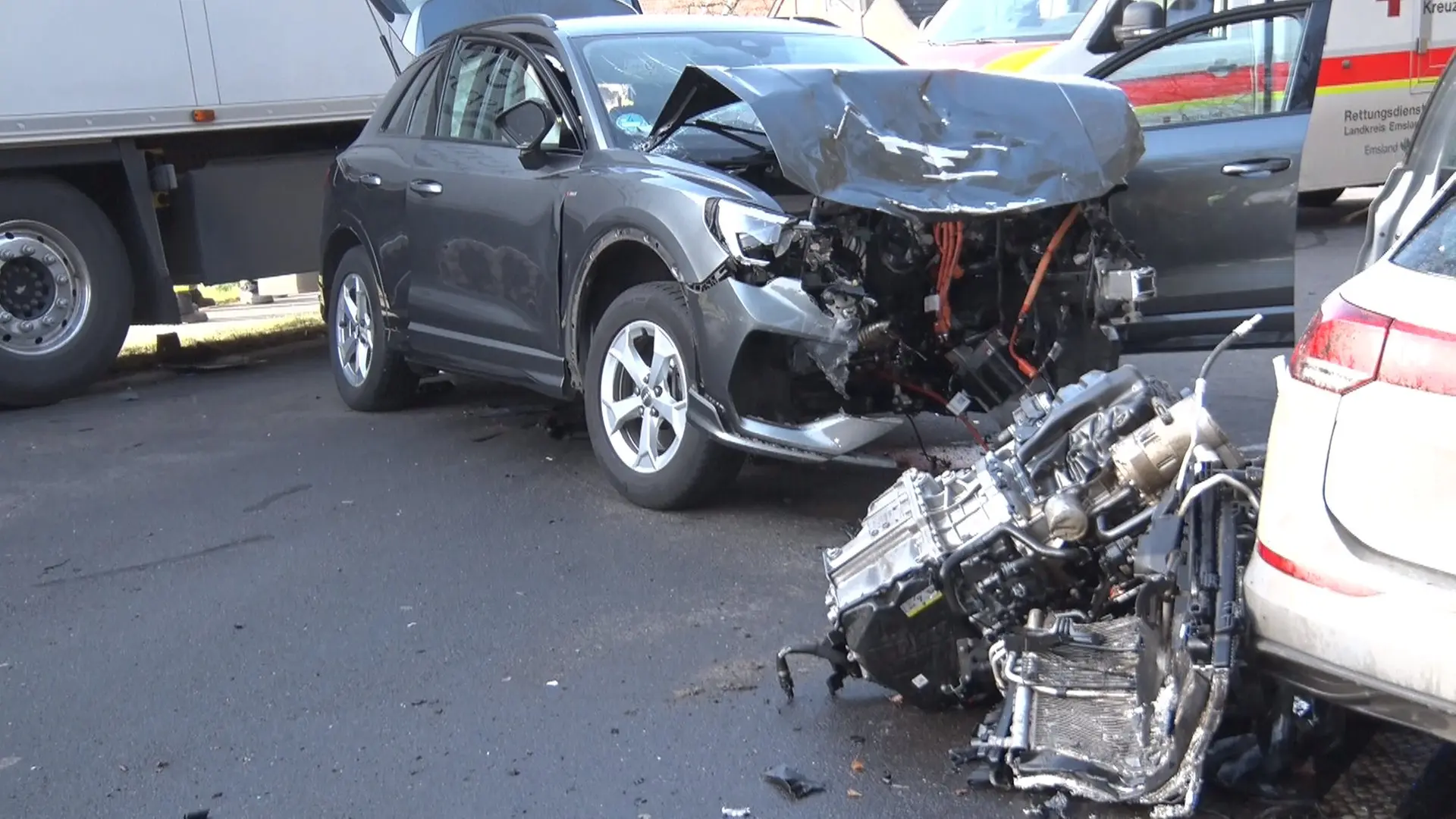 Lingen: Auto prallt frontal in Lastwagen | ndr.de