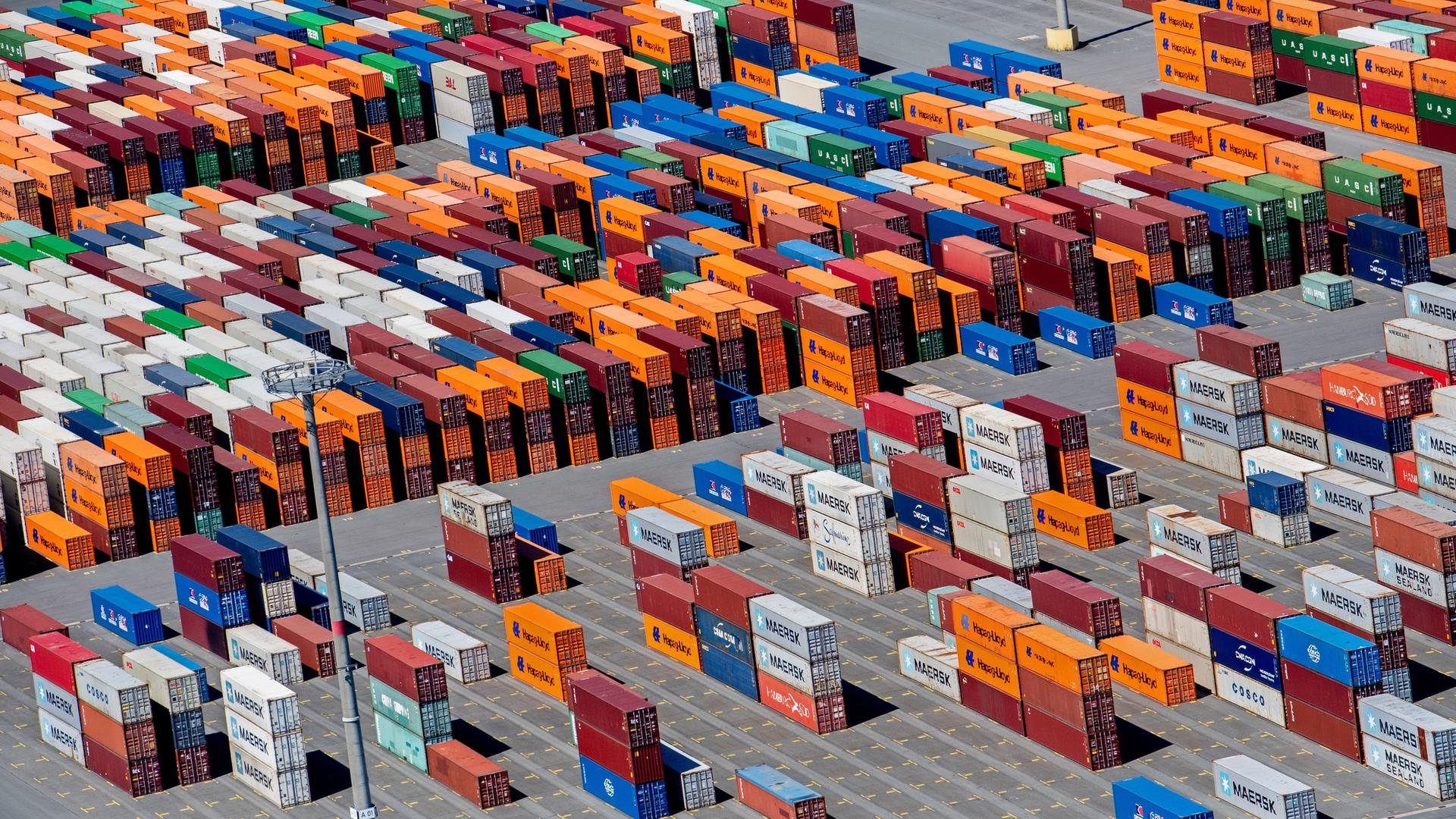 Containerterminal am JadeWeserPort in Wilhelmshaven | picture alliance/dpa | Hauke-Christian Dittrich